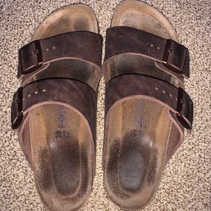 brown birkenstock’s